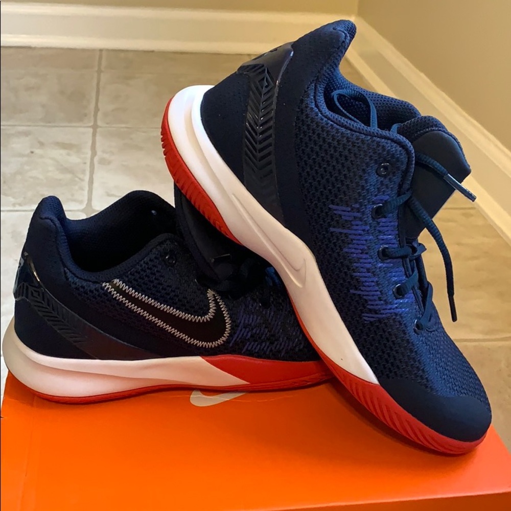 Nike Kyrie Flytrap II 6.5 Youth